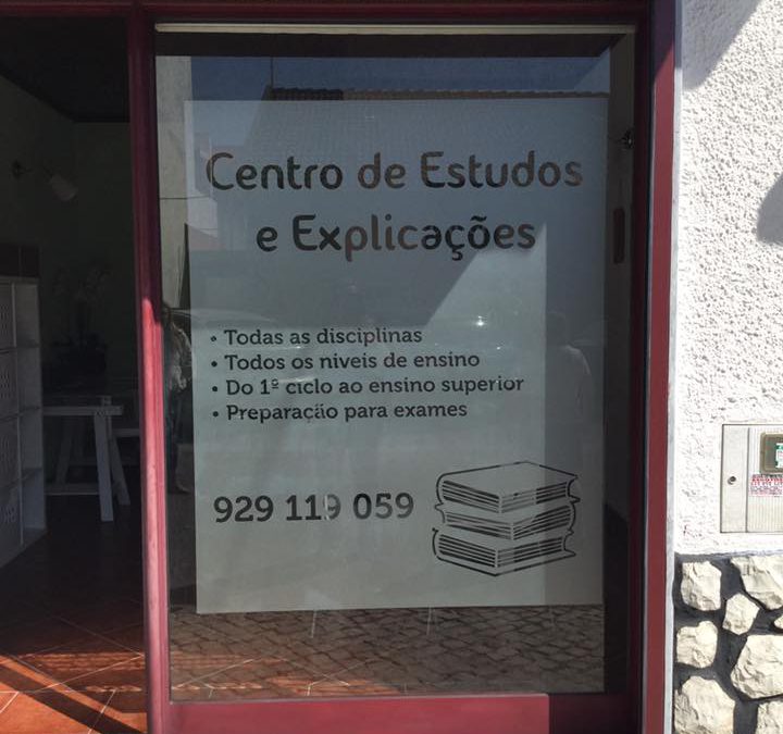 Centro de estudos e explicações decoração de montra