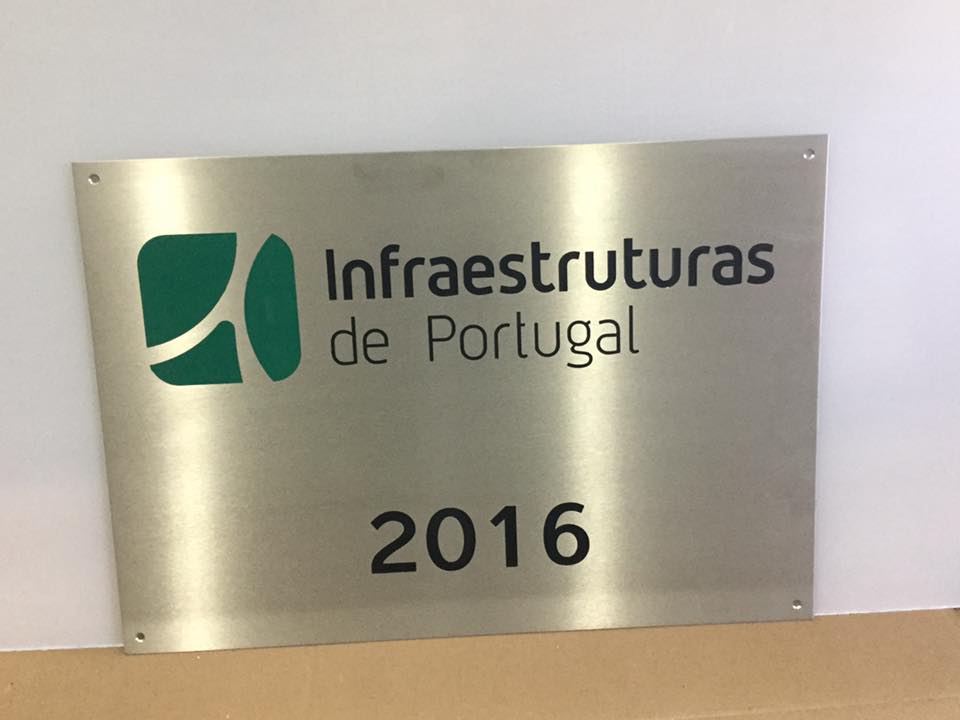Infraestruturas de Portugal Placa inox.