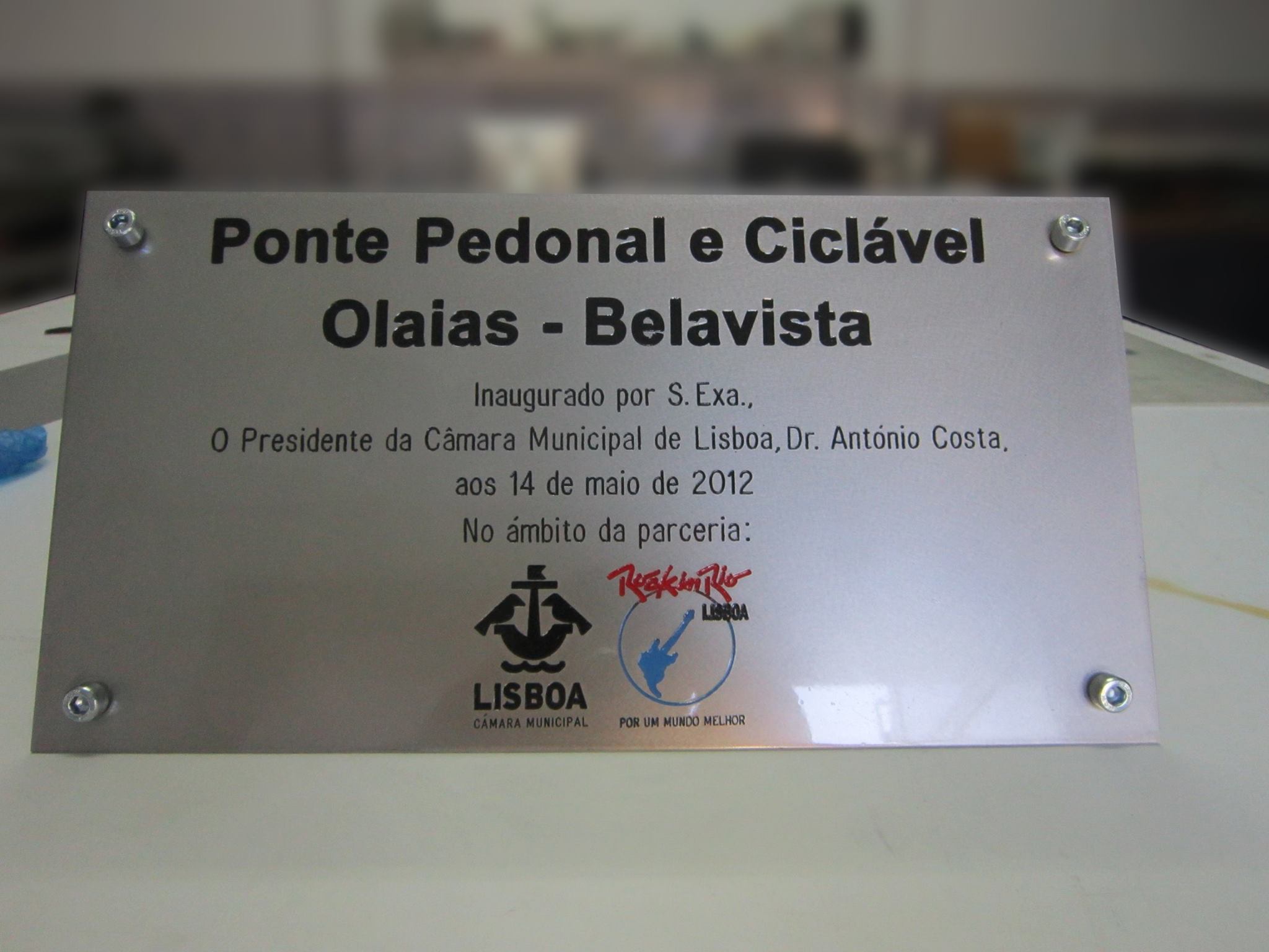 Placas Ponte Pedonal e Ciclável Olaias - Belavista Placas em aço inox.