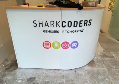 Sharkcoders balcão letras acrílico recortado