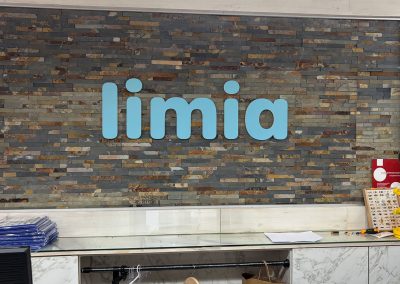 Limia | Letras em PVC Recortado | Balcão