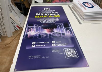 Sharkcoders Lona O futuro não se adivinha. Educa-se